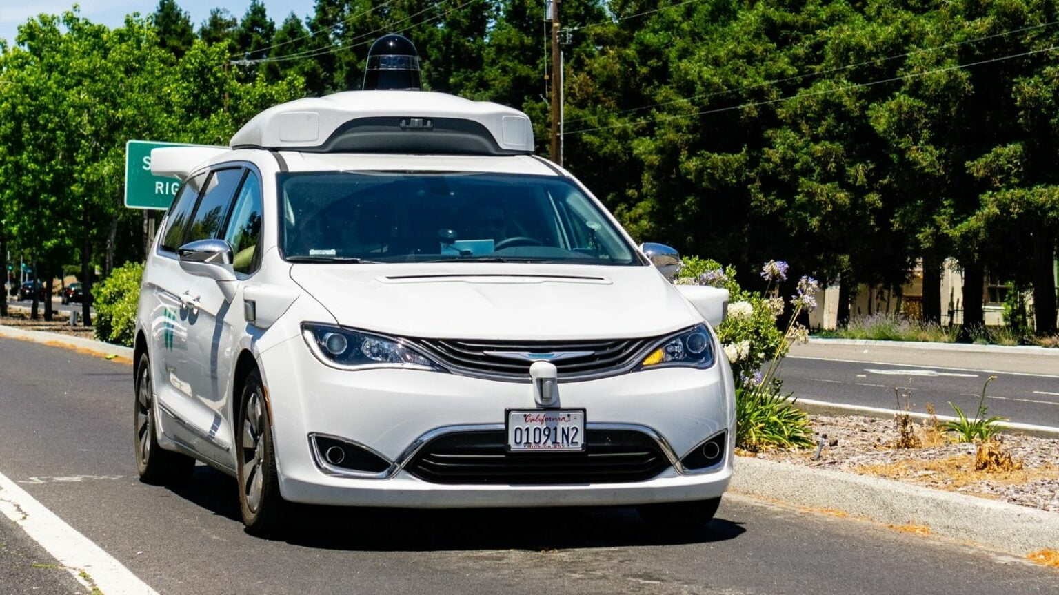 25 Cars With the Most Advanced Autonomous Features — Auto-Pilot ...