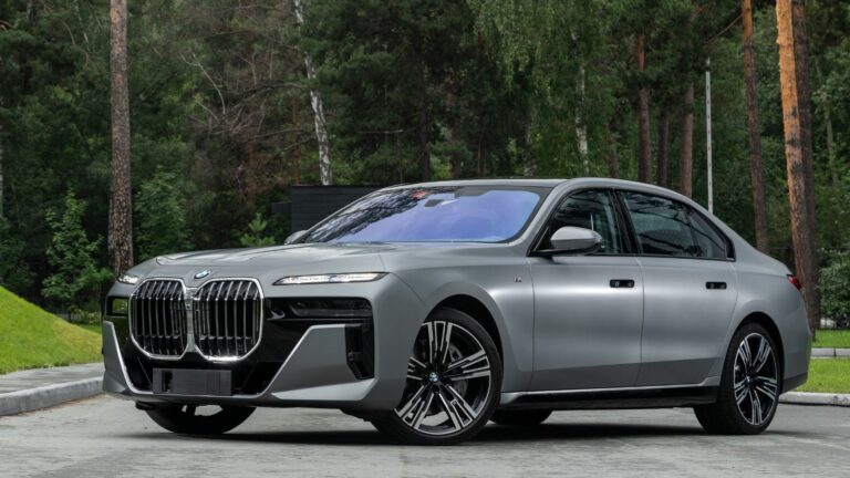BMW 7 Series car