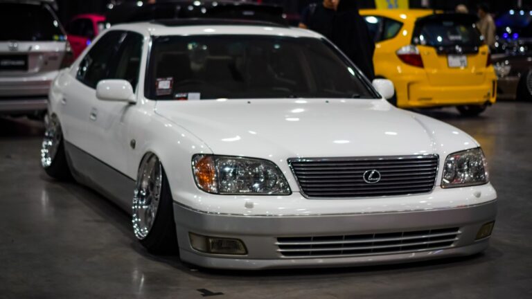Lexus LS400 car