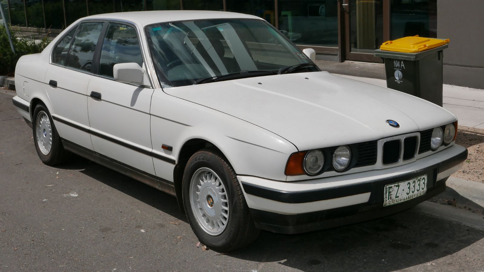 1989 BMW 525i (E34) sedan