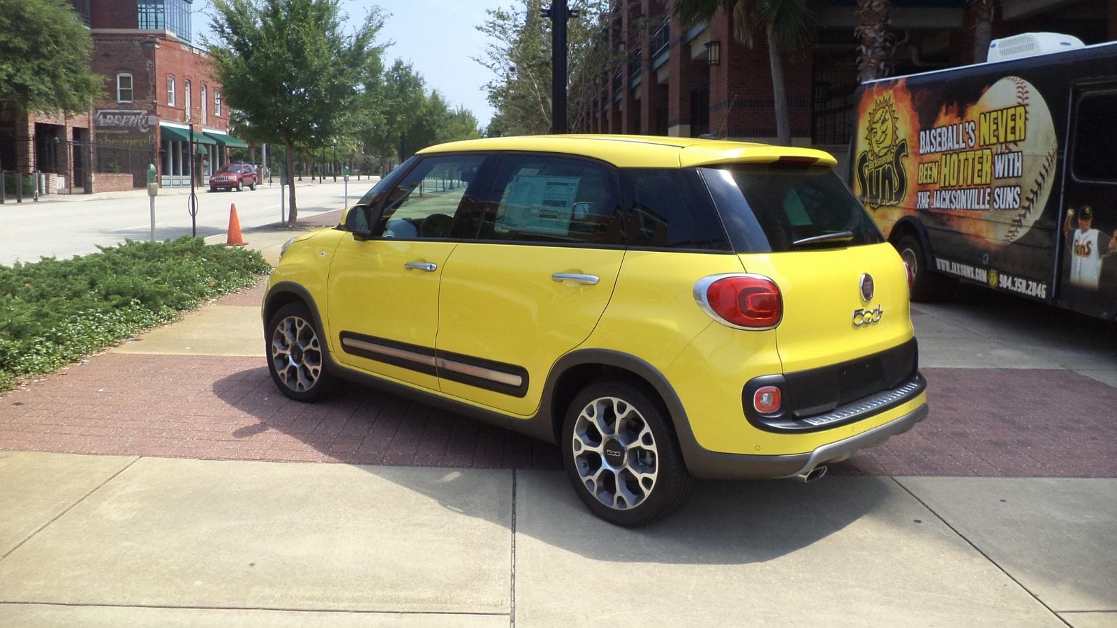 2014 Yellow Fiat 500L