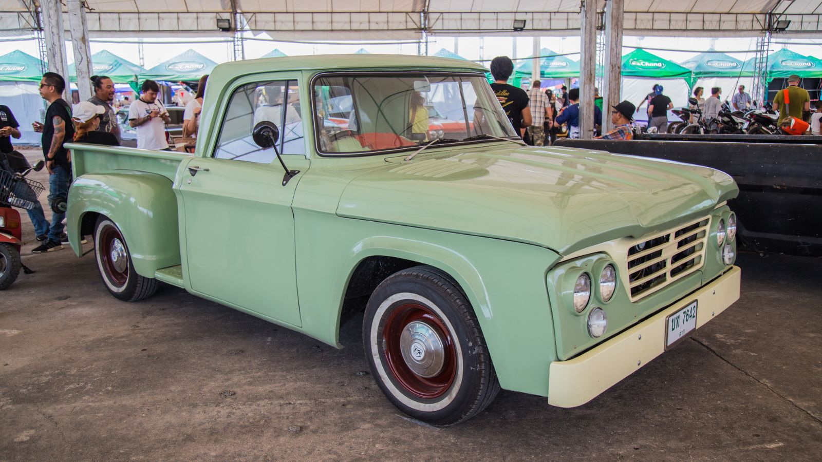 1962 Dodge D100 Sweptline