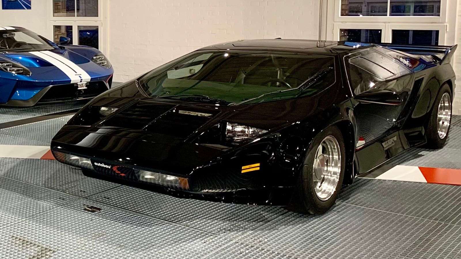 1990 Vector W8