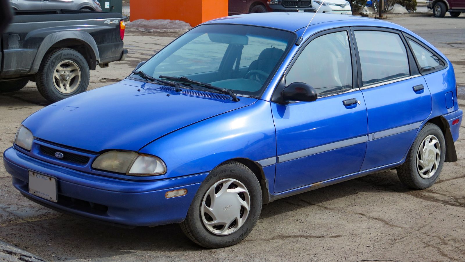 1994 Ford Aspire 5-Door in Laguna Blue Clearcoat Metallic