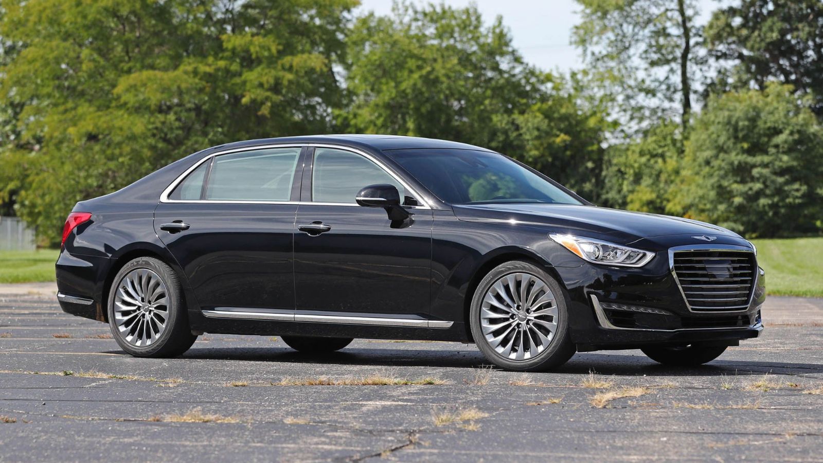 2017 Genesis G90
