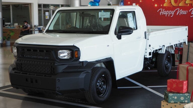 2023 Toyota Hilux Champ (2)