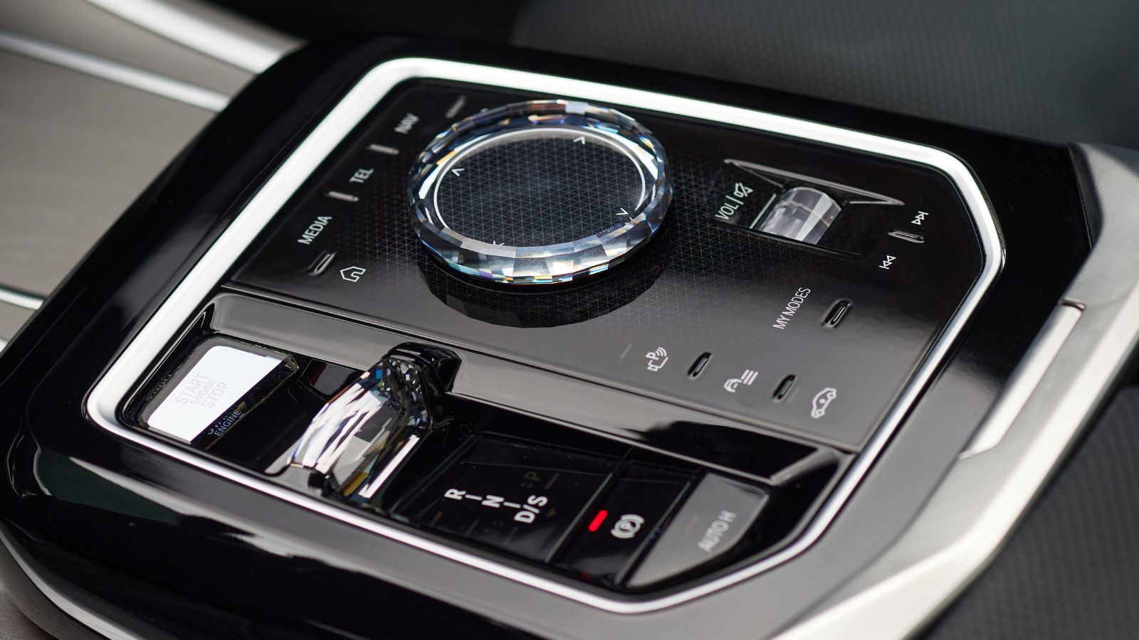BMW 7 Series, G70, crystal gear selector
