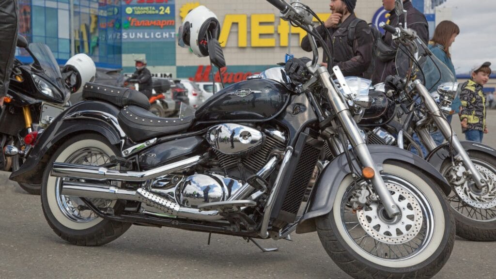 Black cruiser Suzuki Boulevard C50T