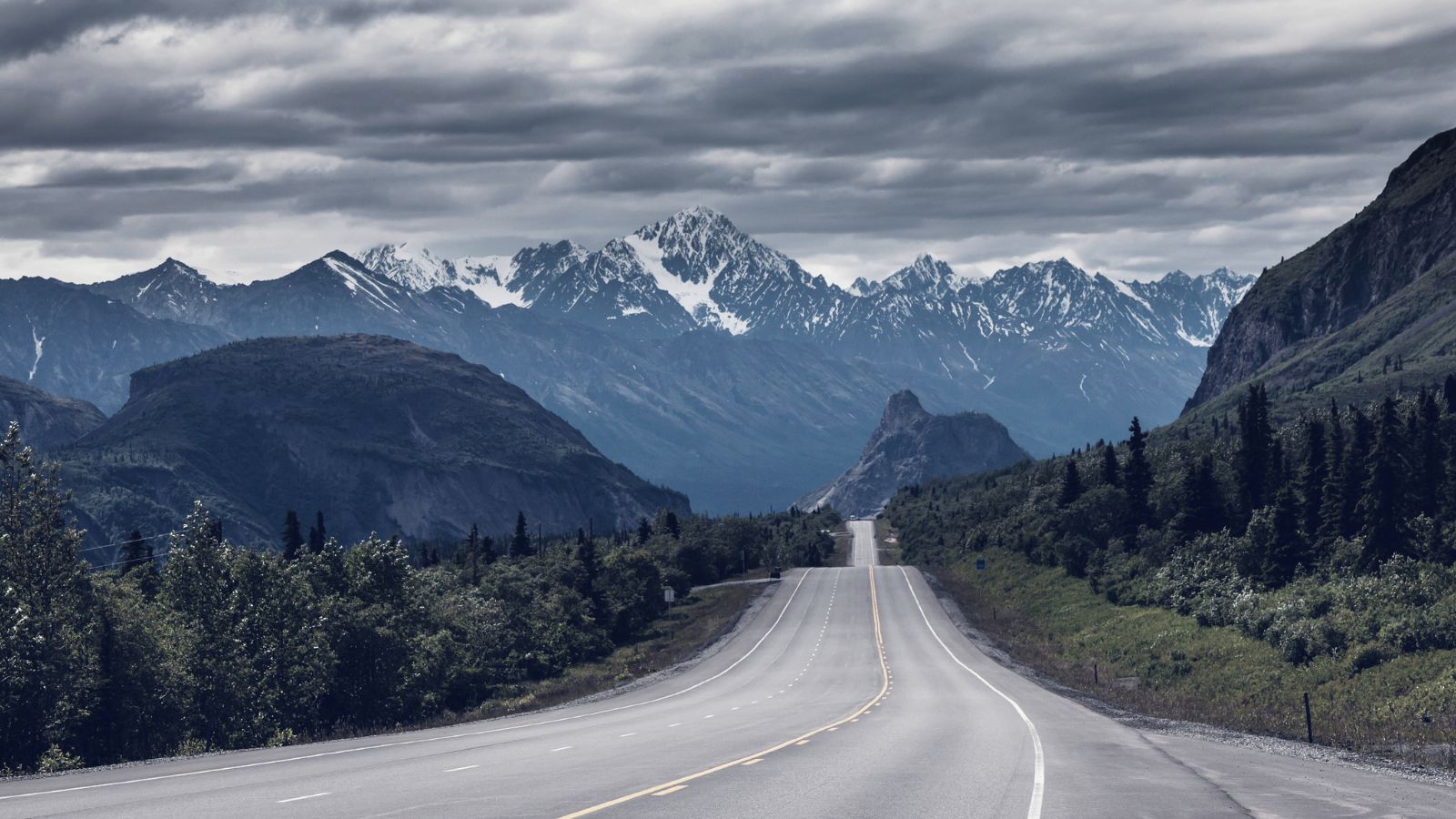 Dalton highway on Alaska