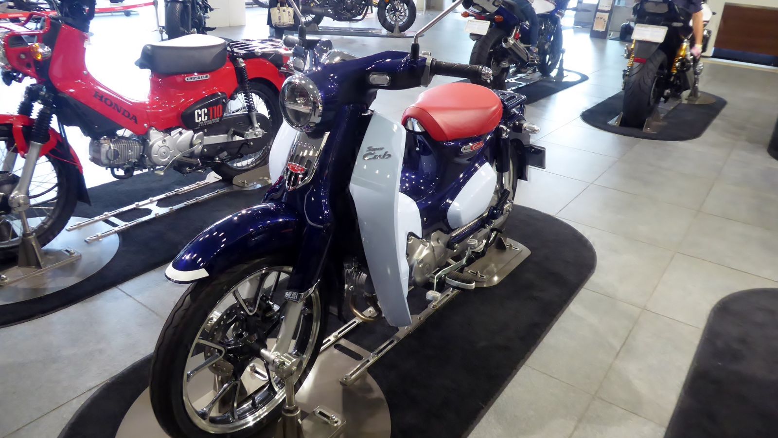 Honda Super Cub C125 (2BJ-JA48) front
