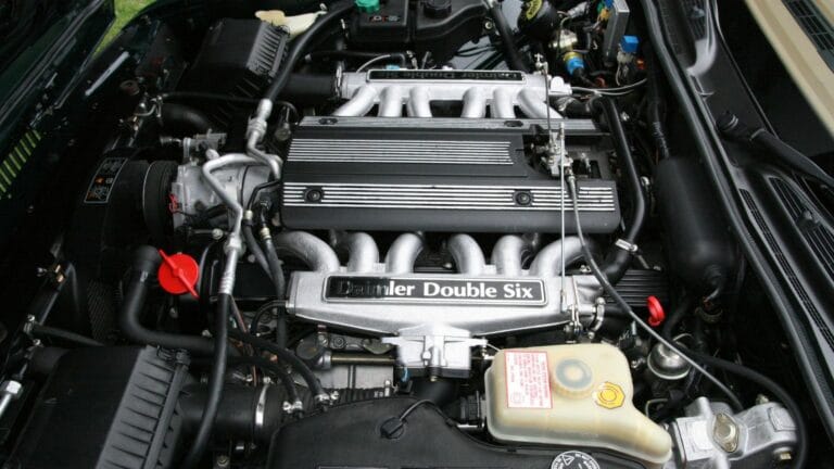 Jaguar Daimler Double Six 6.0 liter V12 engine (1994)