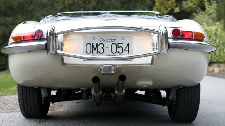 Jaguar E-type 4.2 Coupe backside with BC Collector License plate