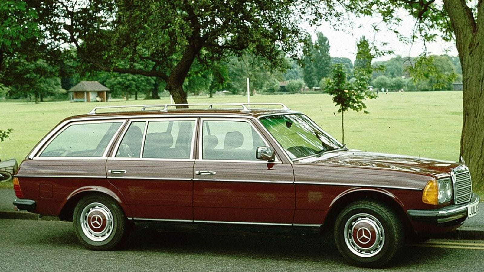 Mercedes Benz W123 Kombi Jesus Green