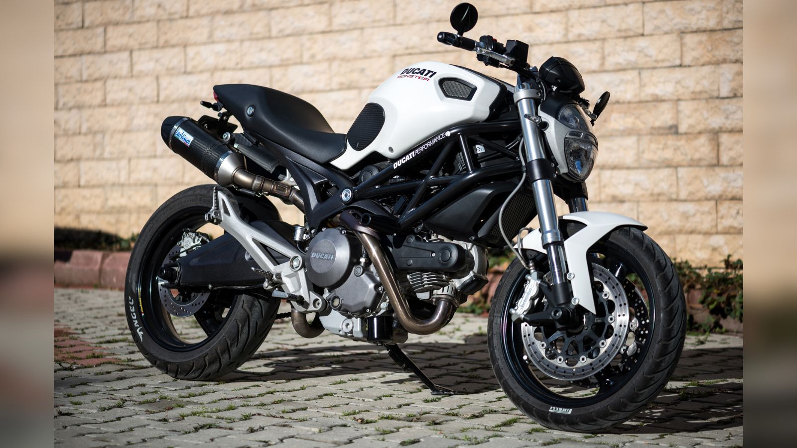 Monster 696