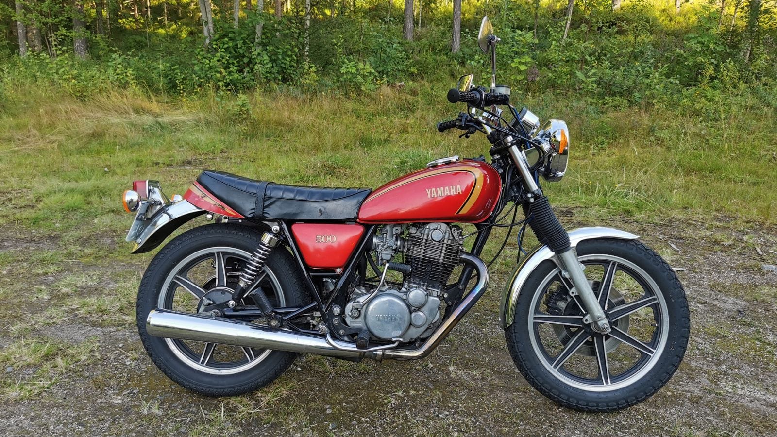 Ruby Red 1980-modell Yamaha SR 500.