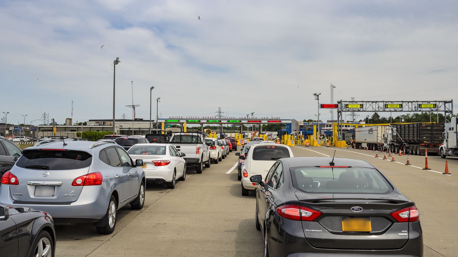 ONTARIO - CANADA, JUNE 16 2016: Vehicles queuing to cross the borders heading to United States at Ontario
