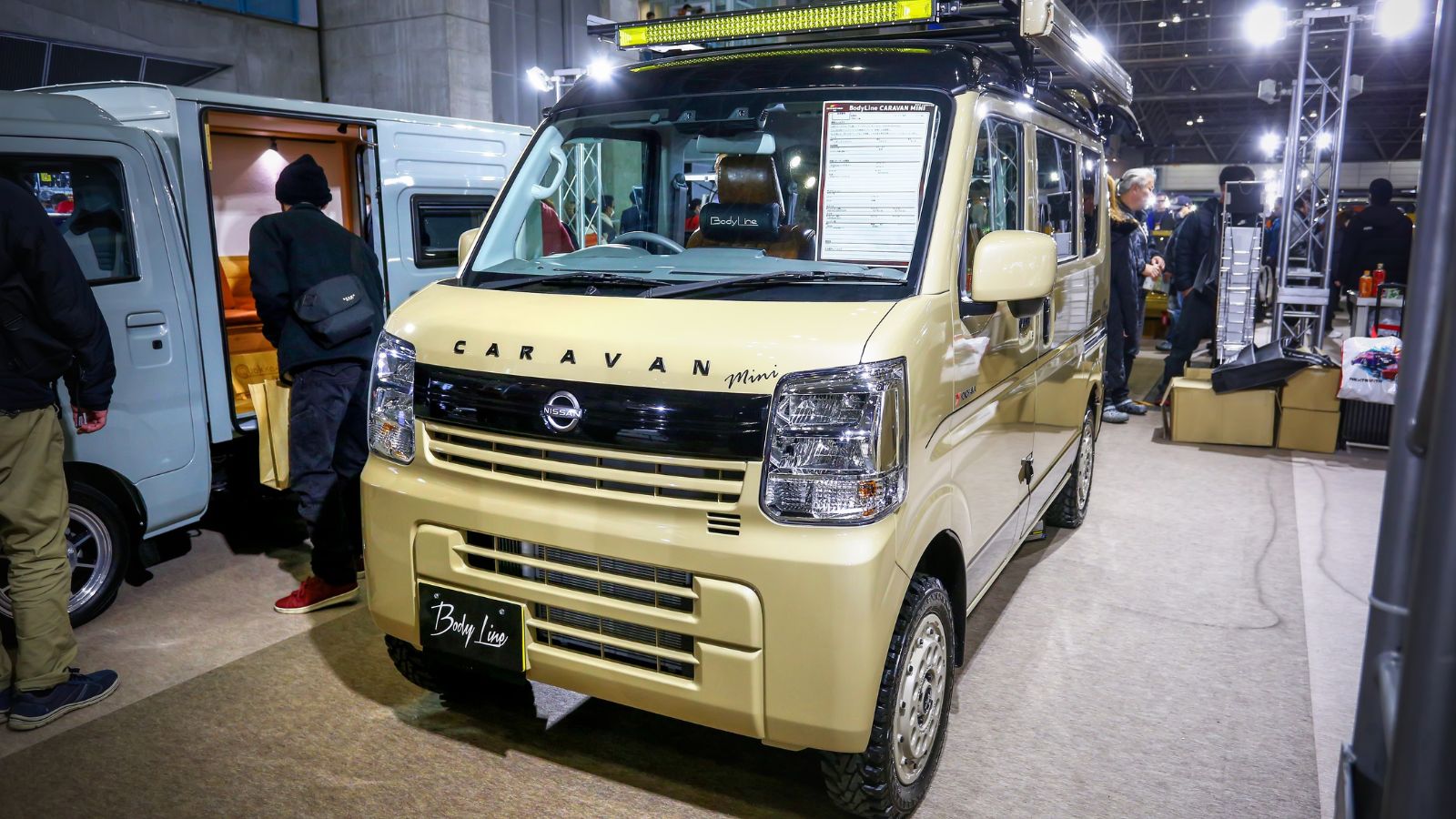 campervan Nissan NV100