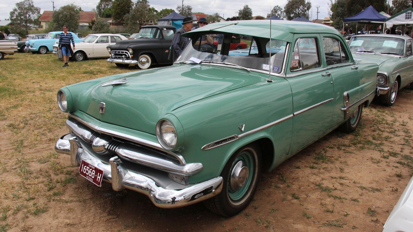 1953 Ford Customline V8 Sedan