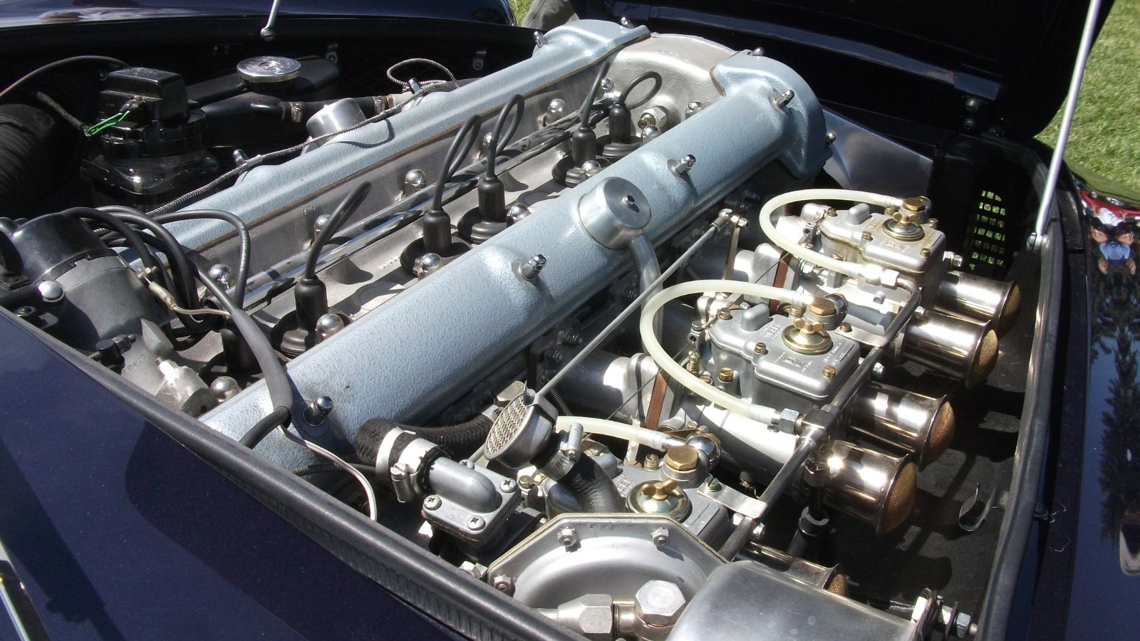 1961 Aston Martin DB4 engine