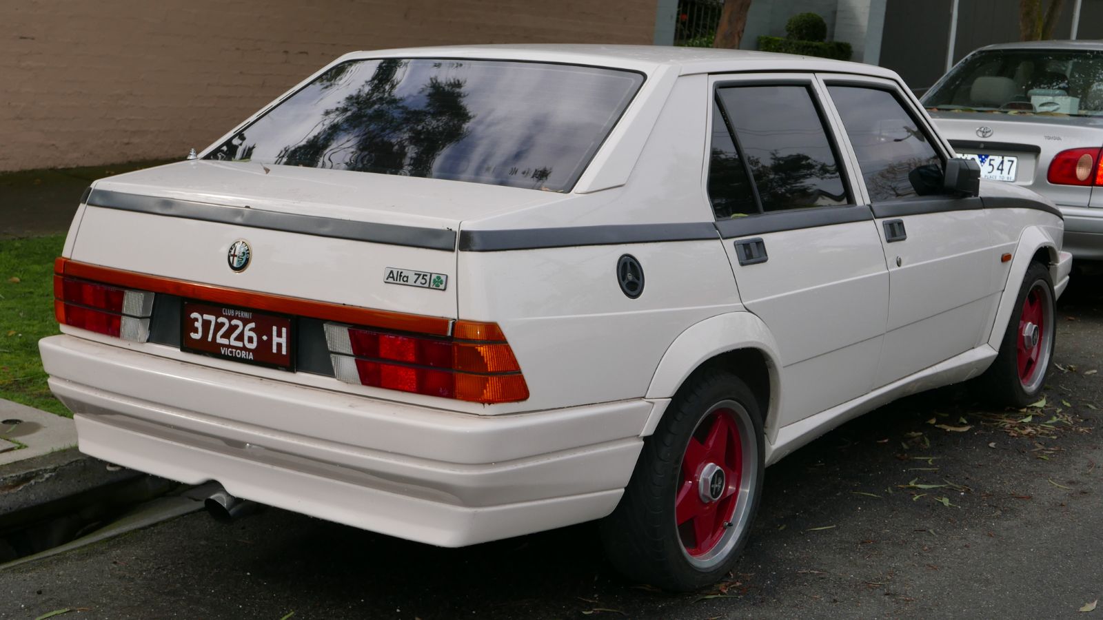 1986–1988 Alfa Romeo 75 2.5 sedan