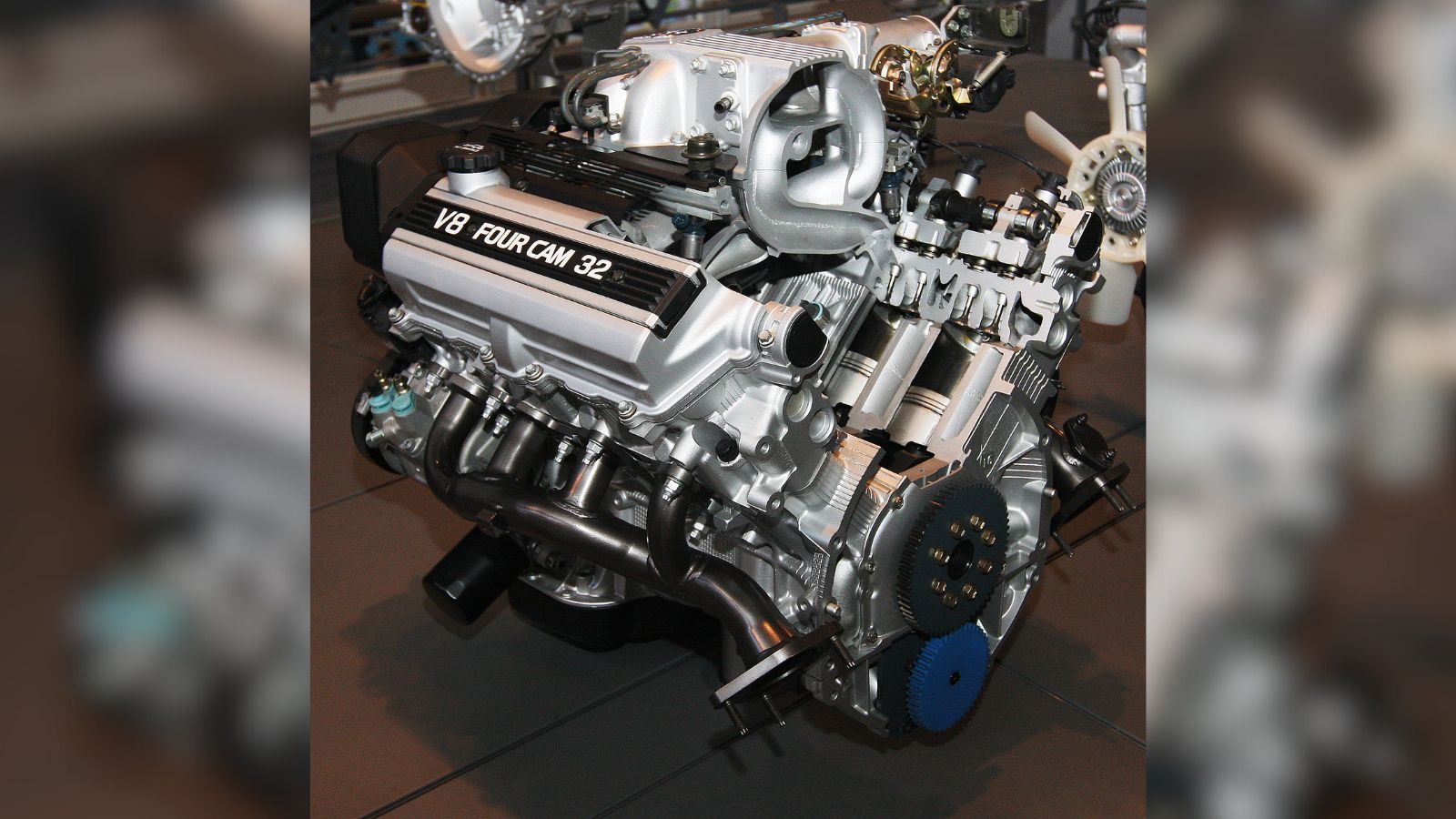 1989 Toyota 1UZ-FE Type engine. V8