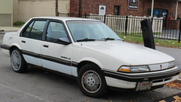 1991 Pontiac Sunbird LE sedan
