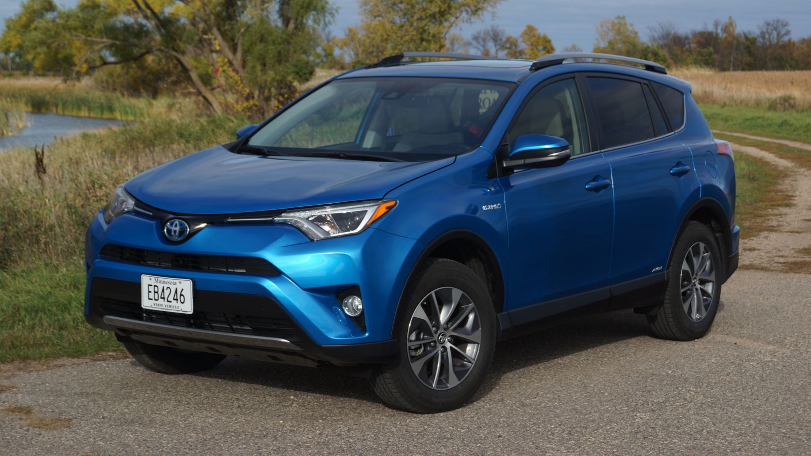 2017 Toyota RAV4 XLE Hybrid AWD