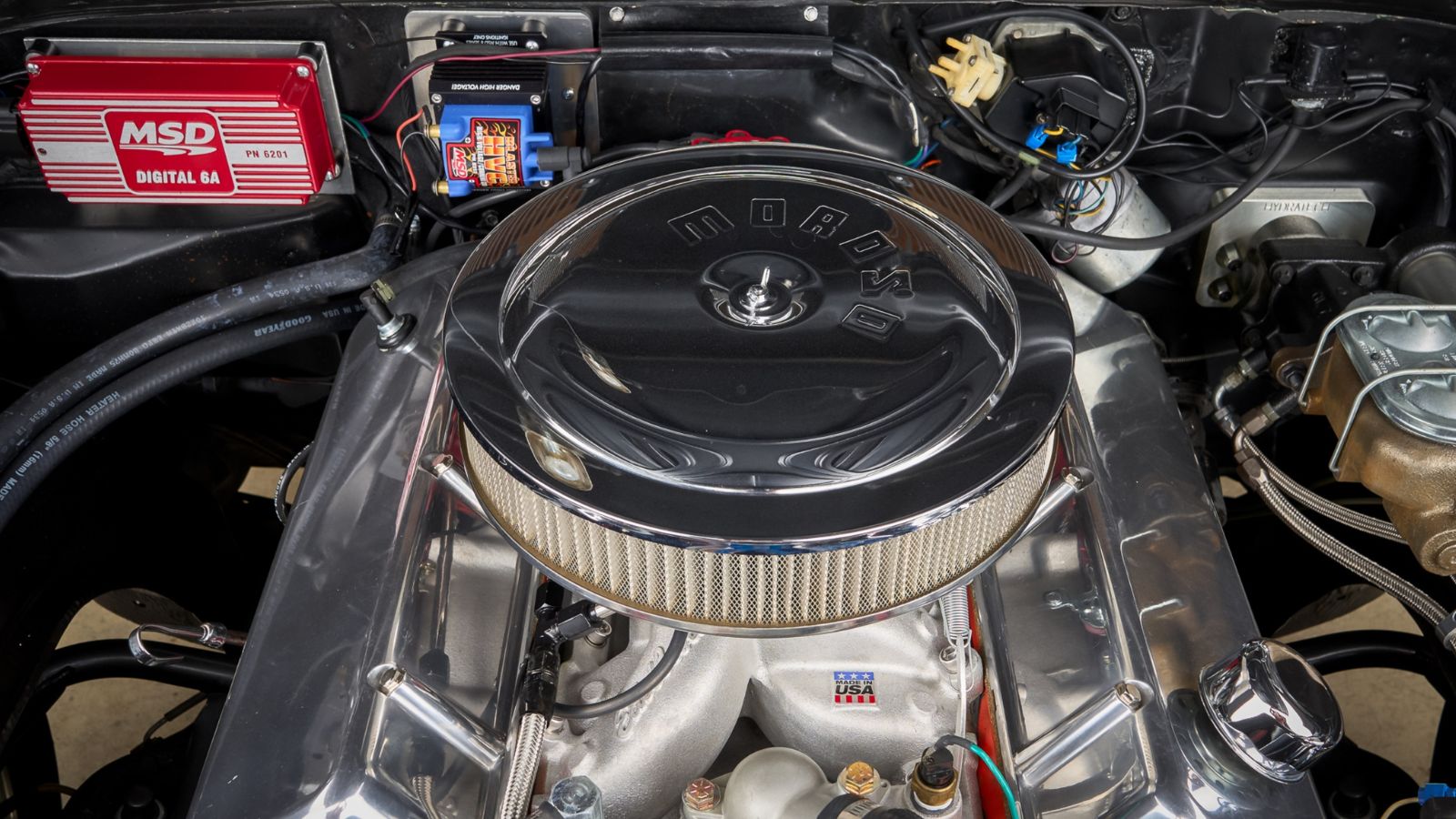 Chevy Chevelle SS 1968 parked showing the engine air filter