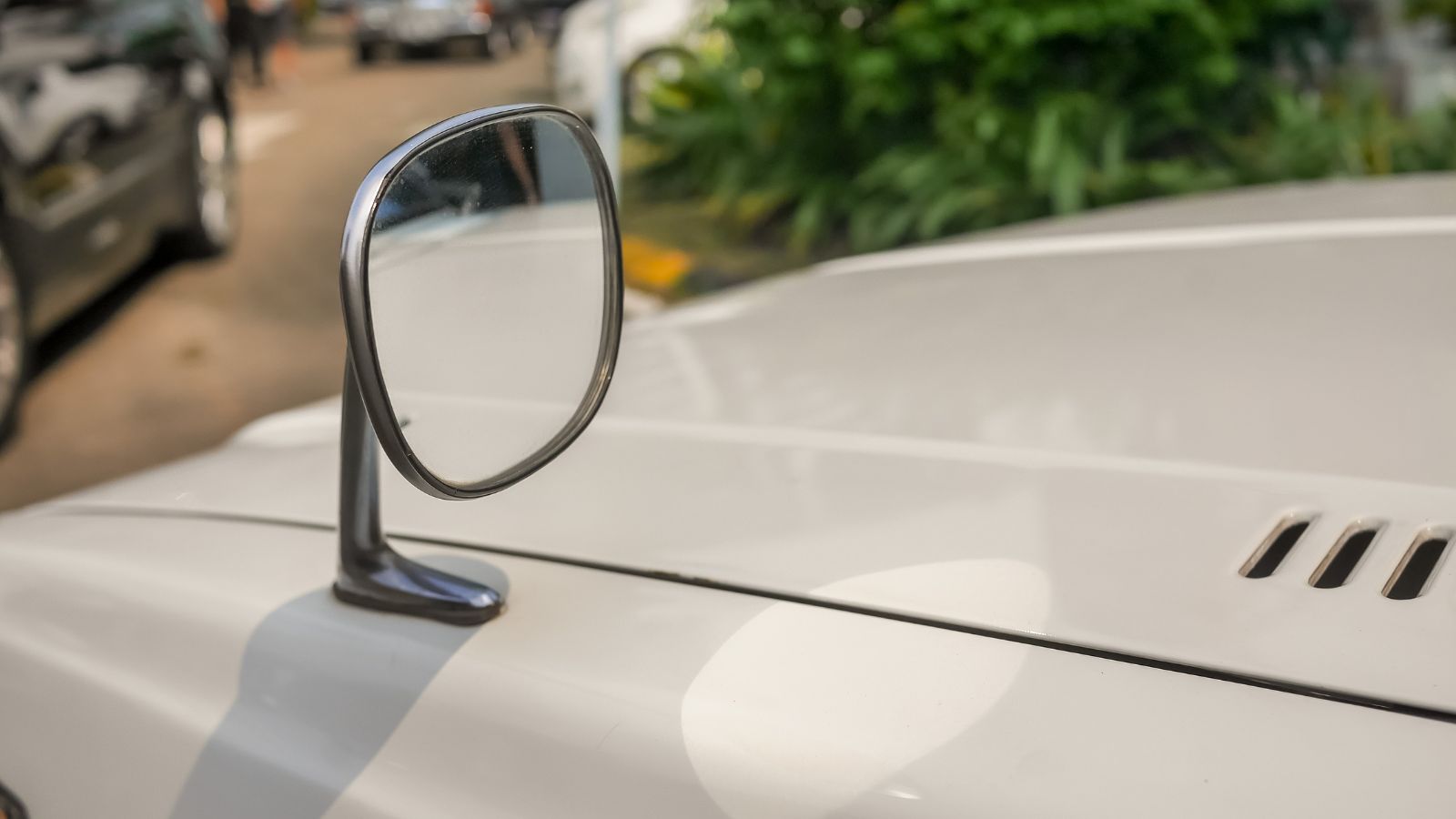 Classic car front fender mounted side mirror