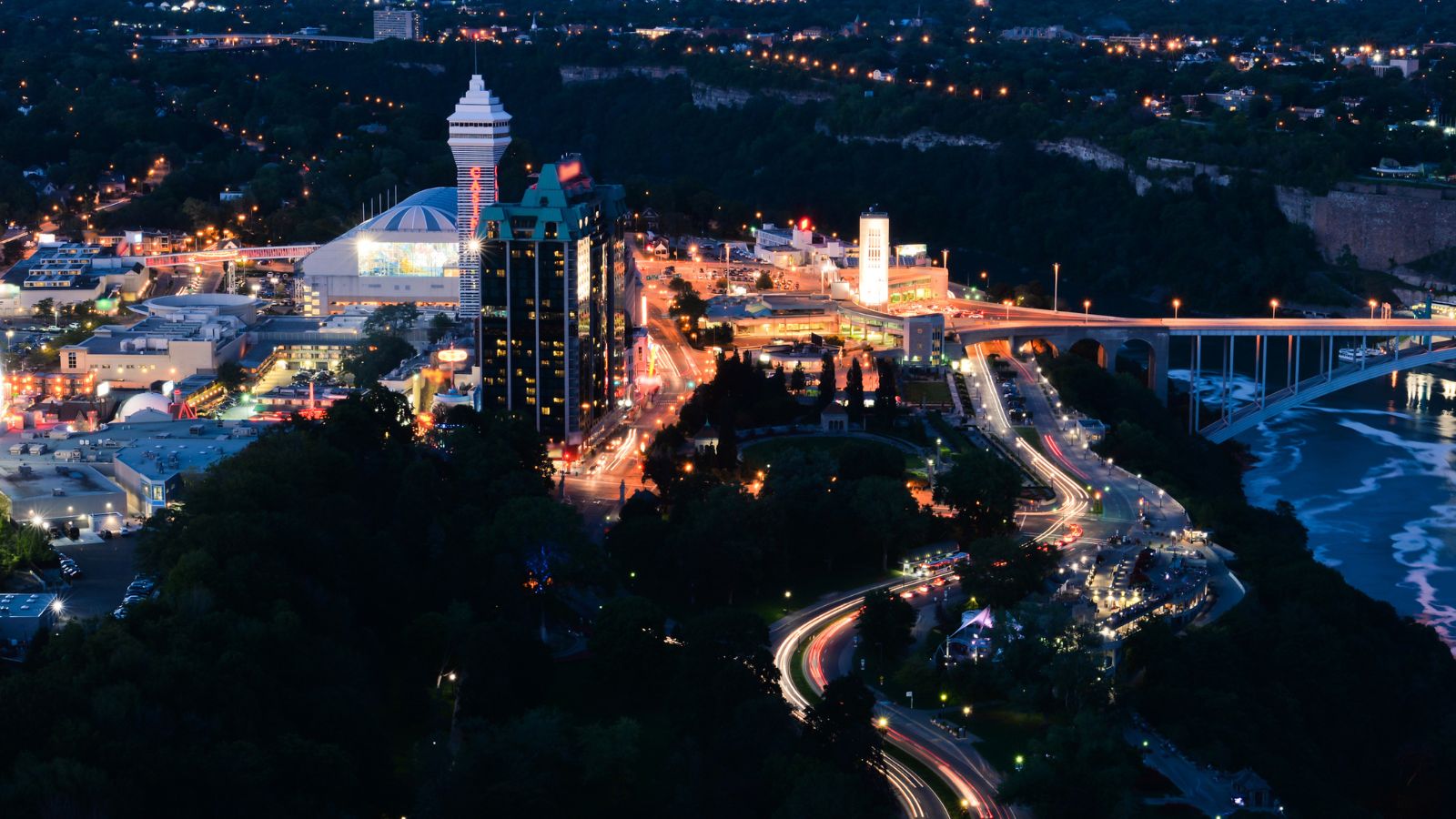 Night entertainments in Niagara