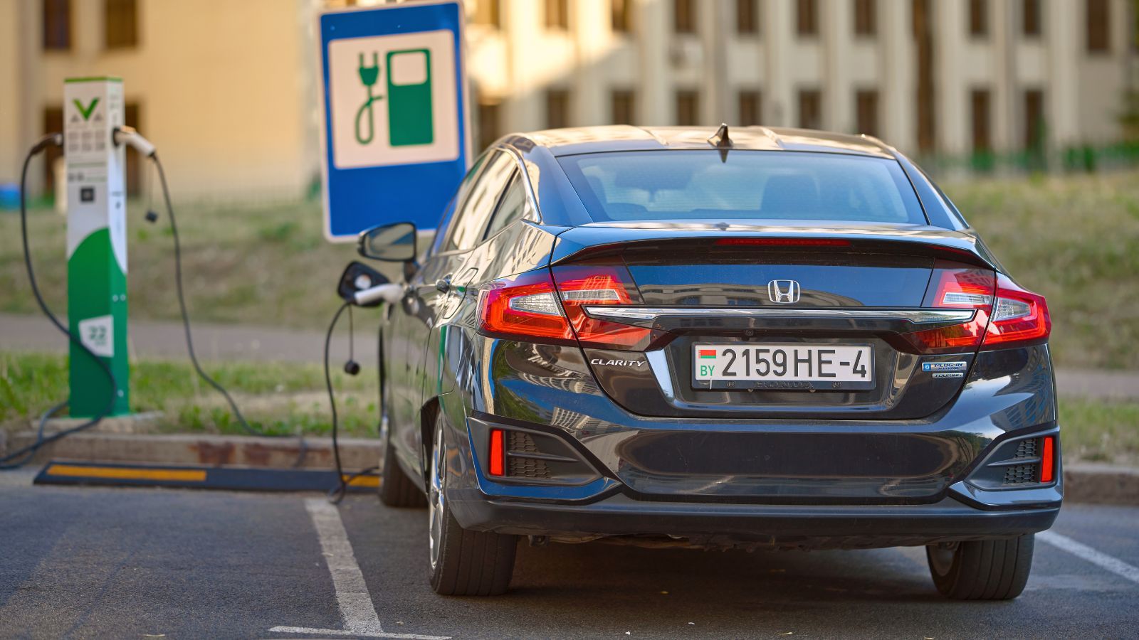 Plung-in Hybrid charge at parking