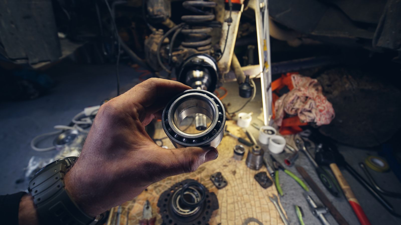 Repair of the front wheel hub, replacement of Main wheel bearing
