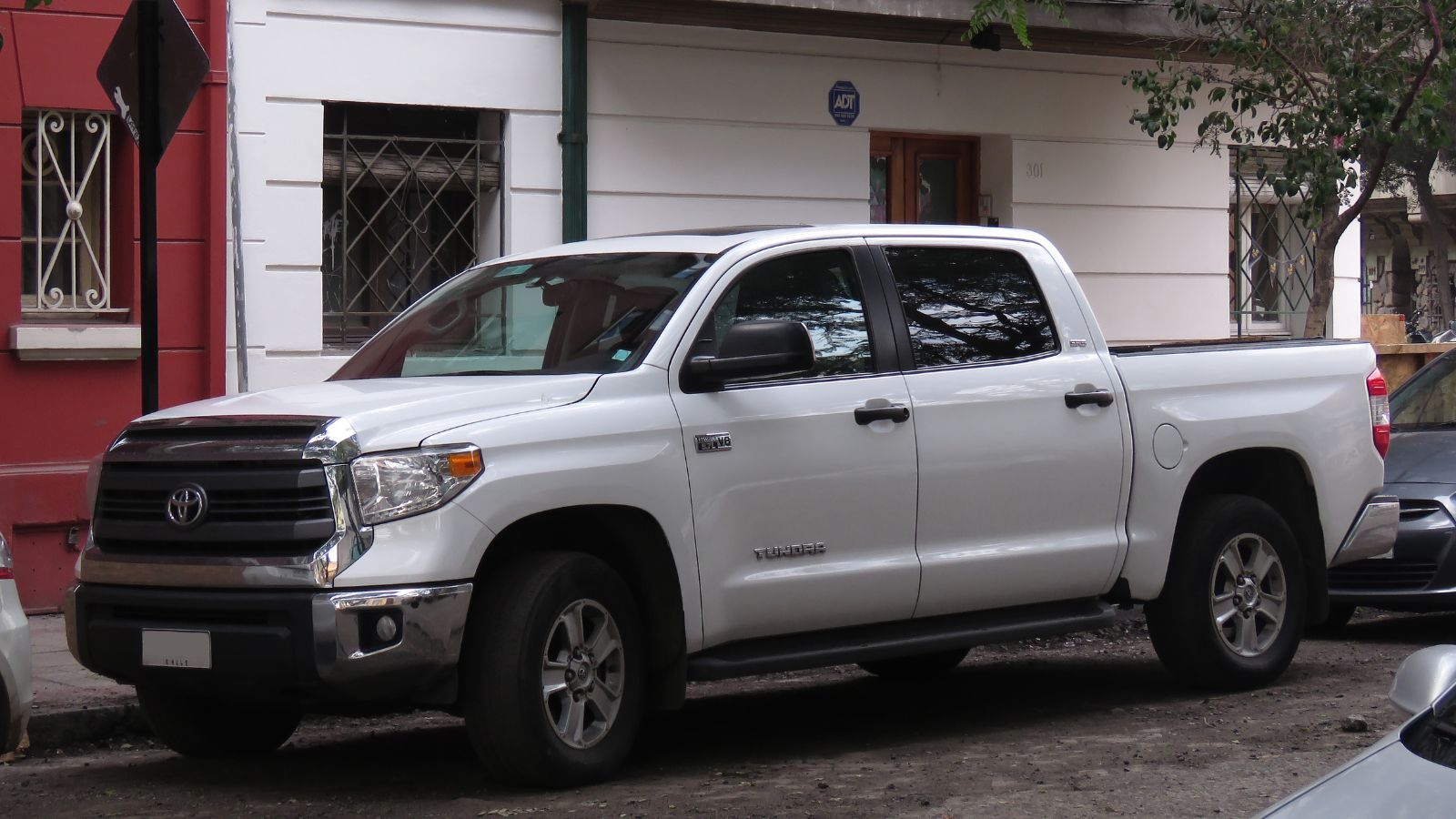 Toyota Tundra 5.7L SR5 2016