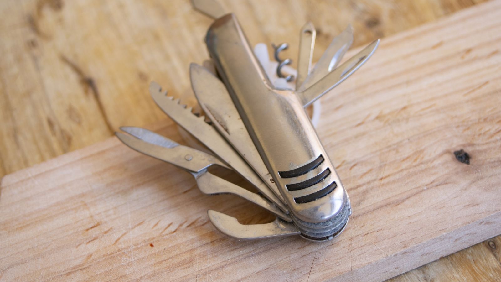 multi-tool knife