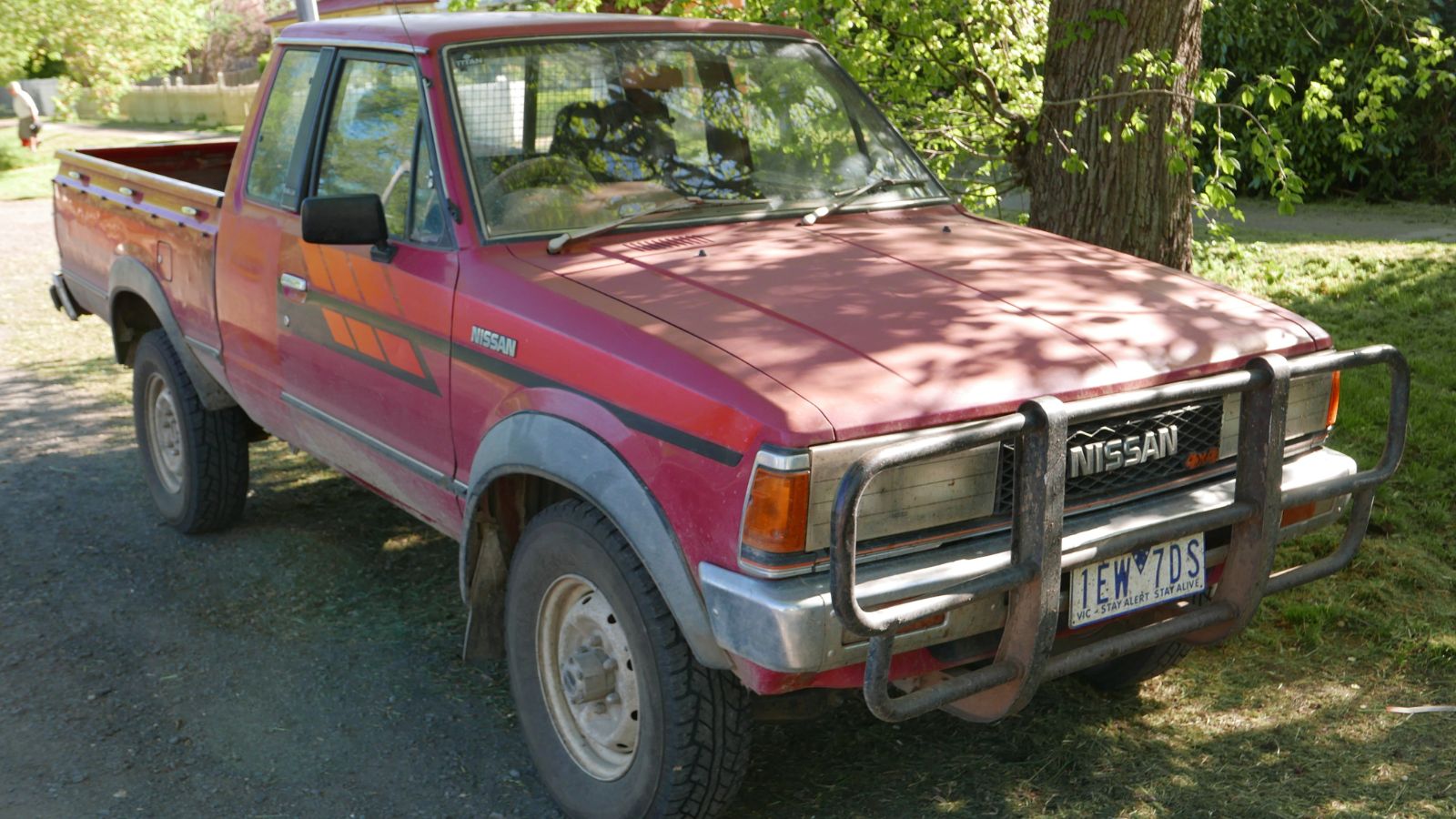 1985 Nissan 720 4WD King Cab 2-door utility