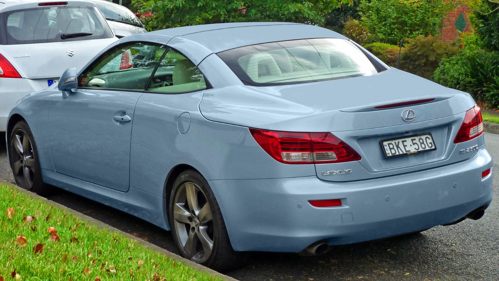 2009 Lexus IS 250 C (GSE20R) Sports convertible