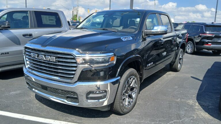2025 Ram 1500 front view