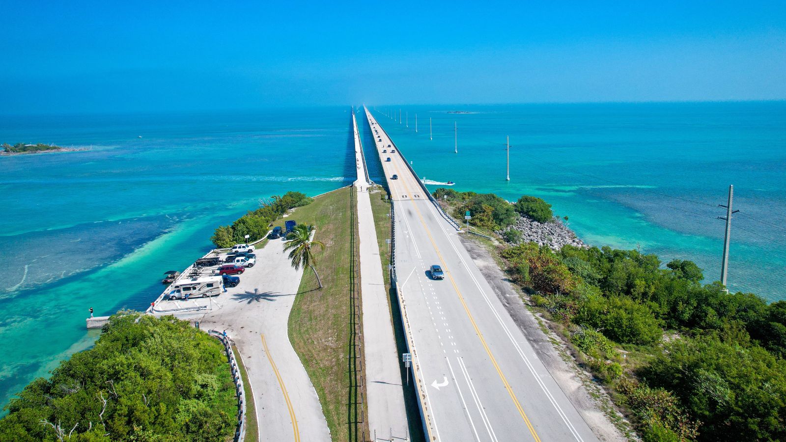 Overseas highway to Key West island, Florida